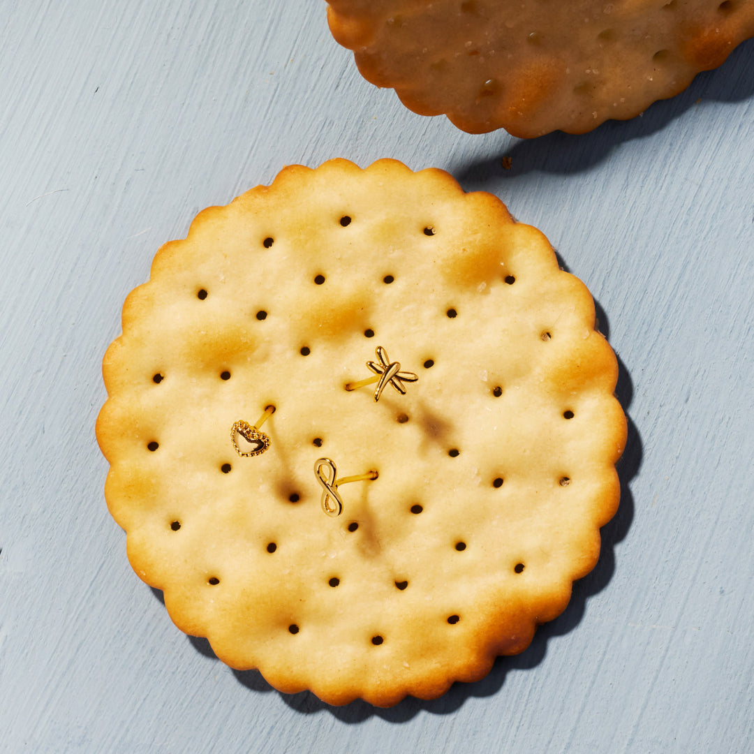 Noya - Minimalistic Dragonfly Stud Earrings